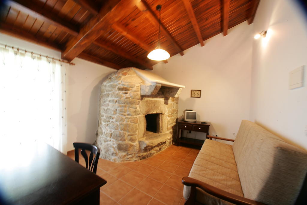 Хостел Casa Da Botica A Estrada Ос-Касарес Номер фото